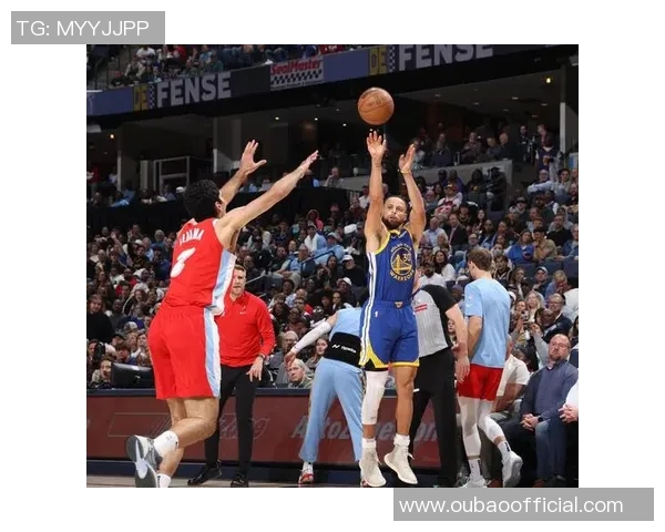 三球半场高效表现砍下23分7篮板4助攻首节独揽15分助力球队奋战