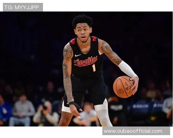 安芬尼西蒙斯表现出色16投10中砍下23分助球队迎战困难局面